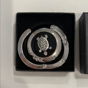 Lovely Silver-tone Turtle Purse Hanger